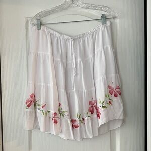 Elegant White Floral Mini Skirt